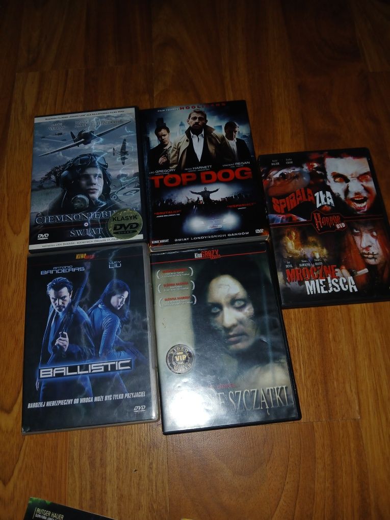 Kolekcja 20 filmów na 18 płytach DVD plus gratis film Głosy