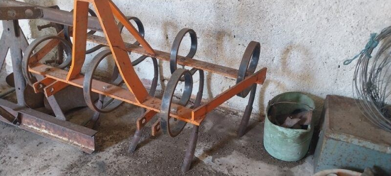 Vendo Trator Kubota B7001 e alfaias