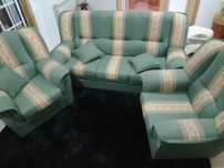 3 Sofás (2 Poltronas e um Sofá Cama de 3 Lugares)