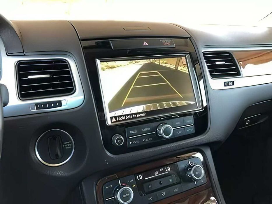 Volkswagen Touareg      2014