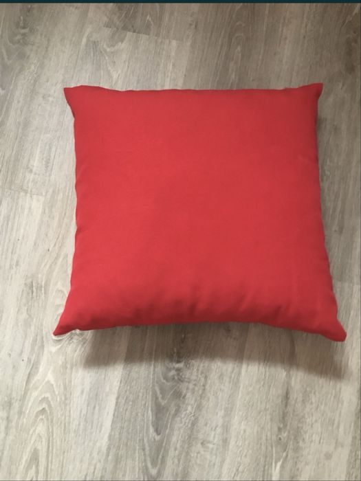 Vendo conjunto de tapetes e 2 almofadas iguais