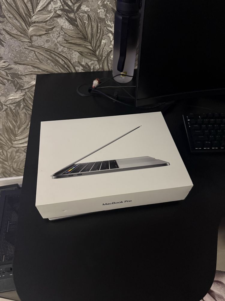 Mac Book Pro 2018 Touch Bar 100W