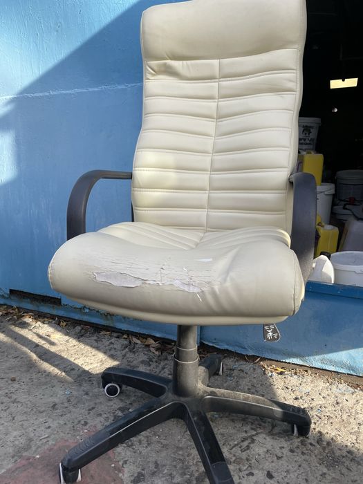 Крісло офісне бу 2шт