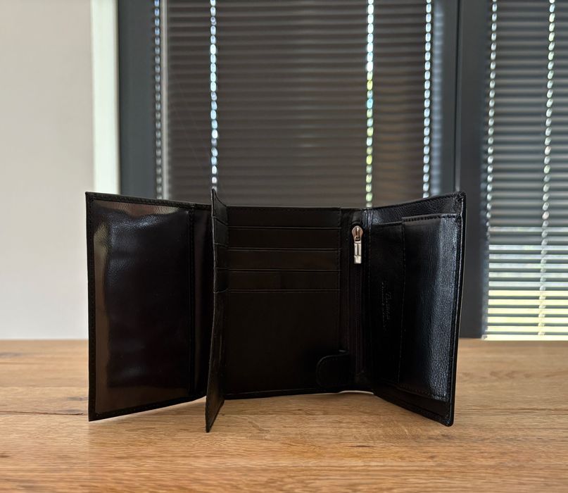 Skórzany portfel męski czarny pionowy
