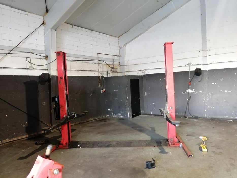 Podnosnik 2 kolumnowy 2.5 tony