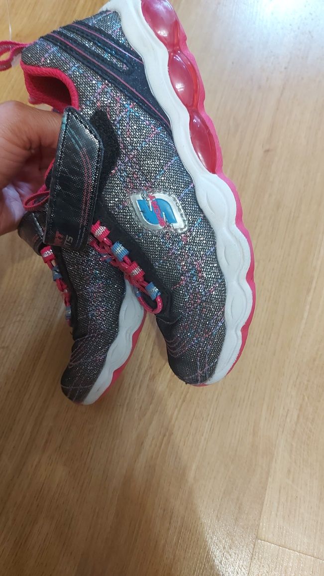 Светящиеся кроссовки Skechers