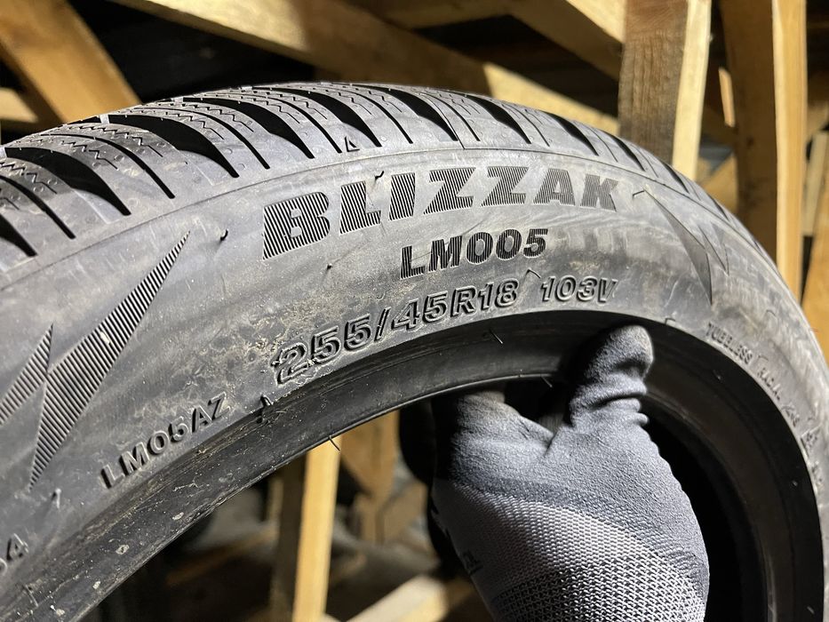 Шини стан нових 255/45R18 Bridgestone Blizzak LM005 2шт