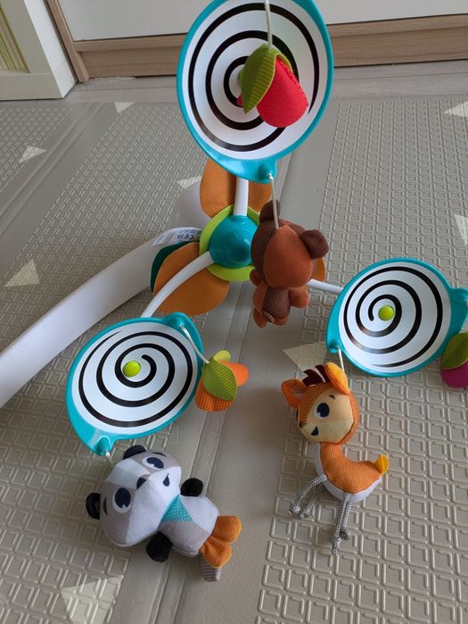 Karuzela niemowlęca do łóżeczka