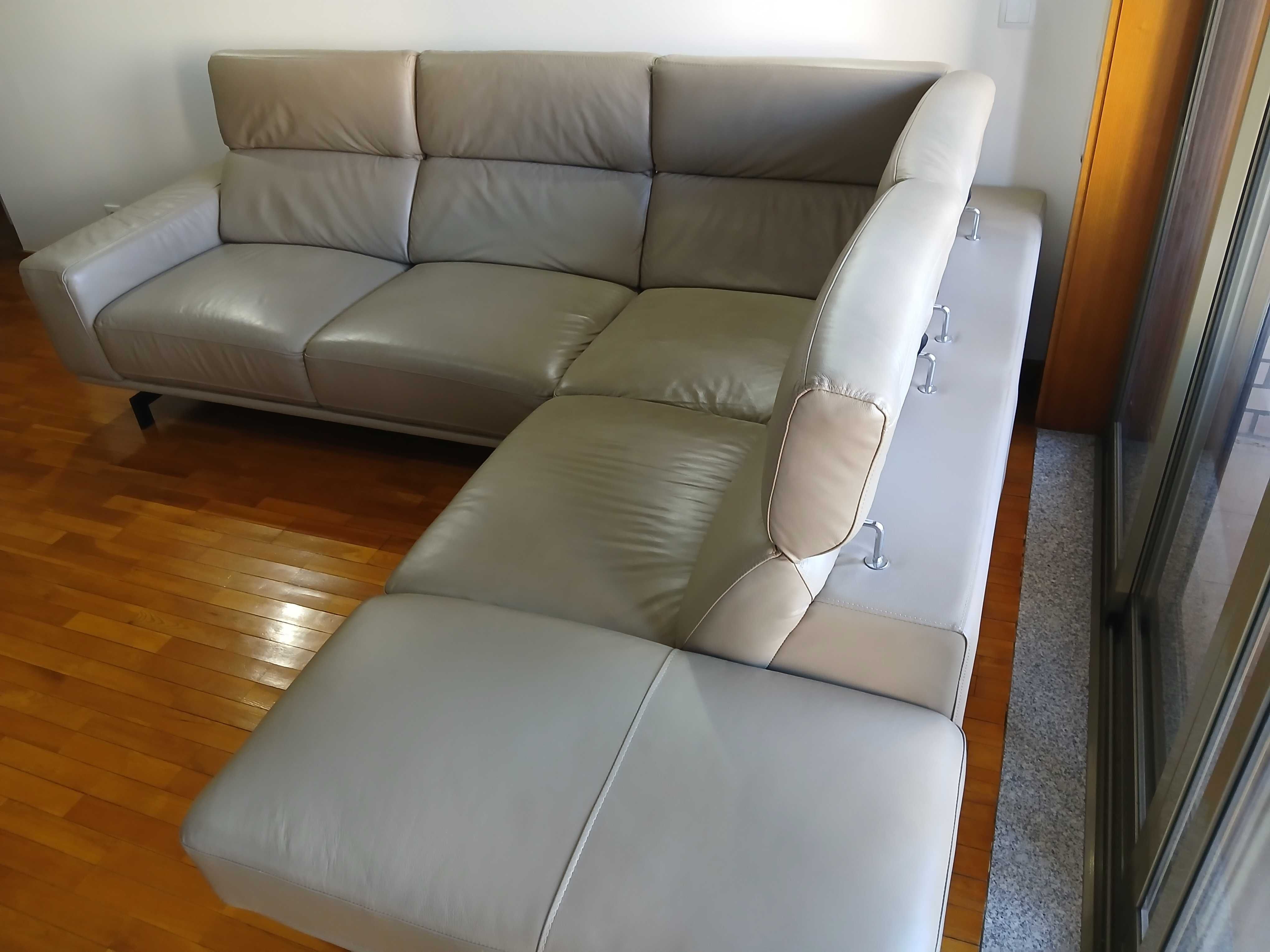 Sofá de canto com Chaise Longue