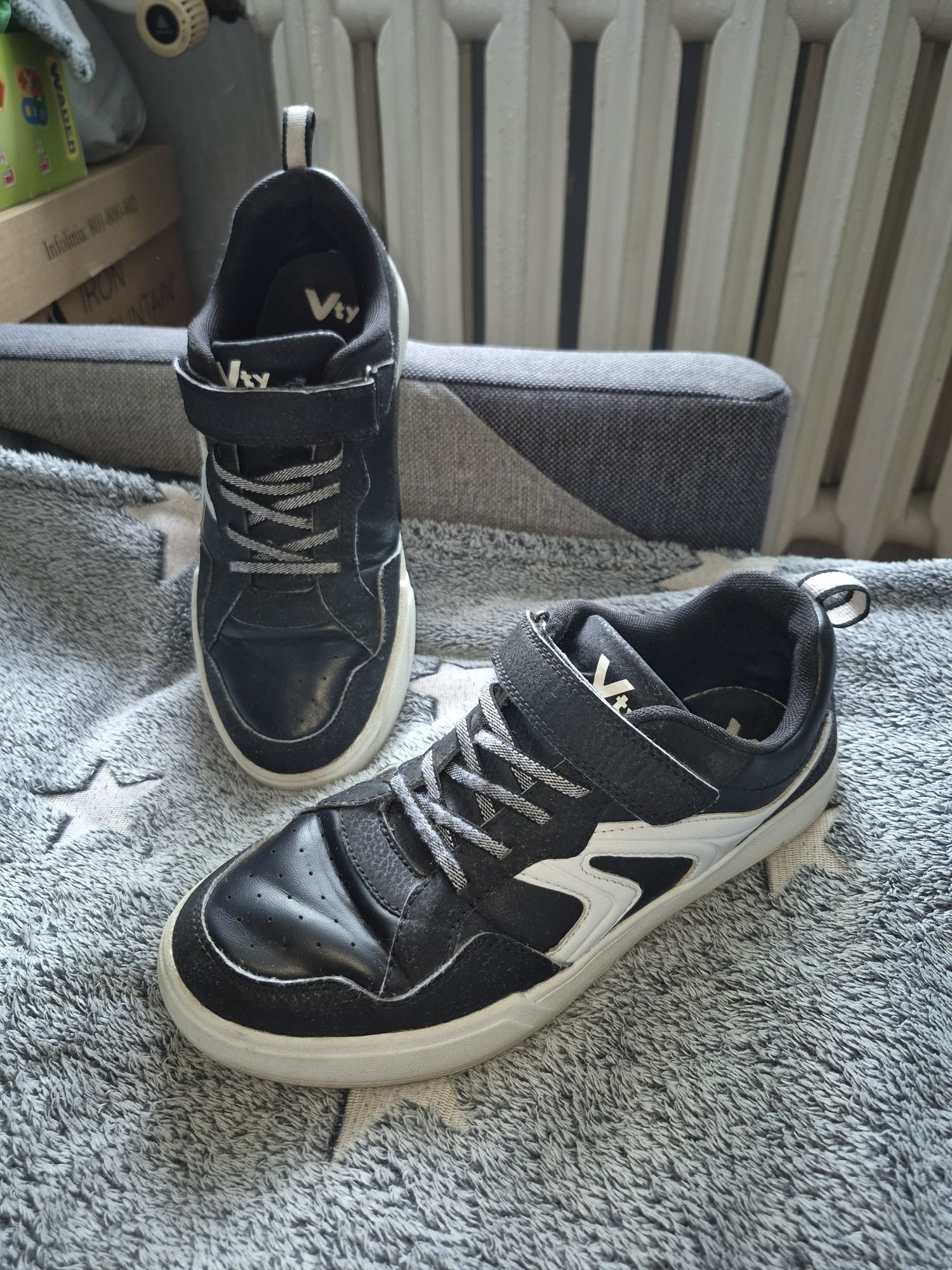 Buty sportowe Vty na rzep r 40 wkł 26 cm