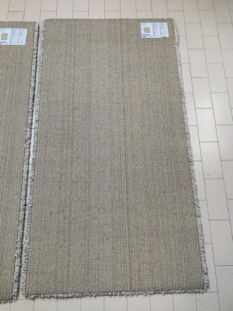 Dois Tapetes do Ikea modelo Alhede em cor beje