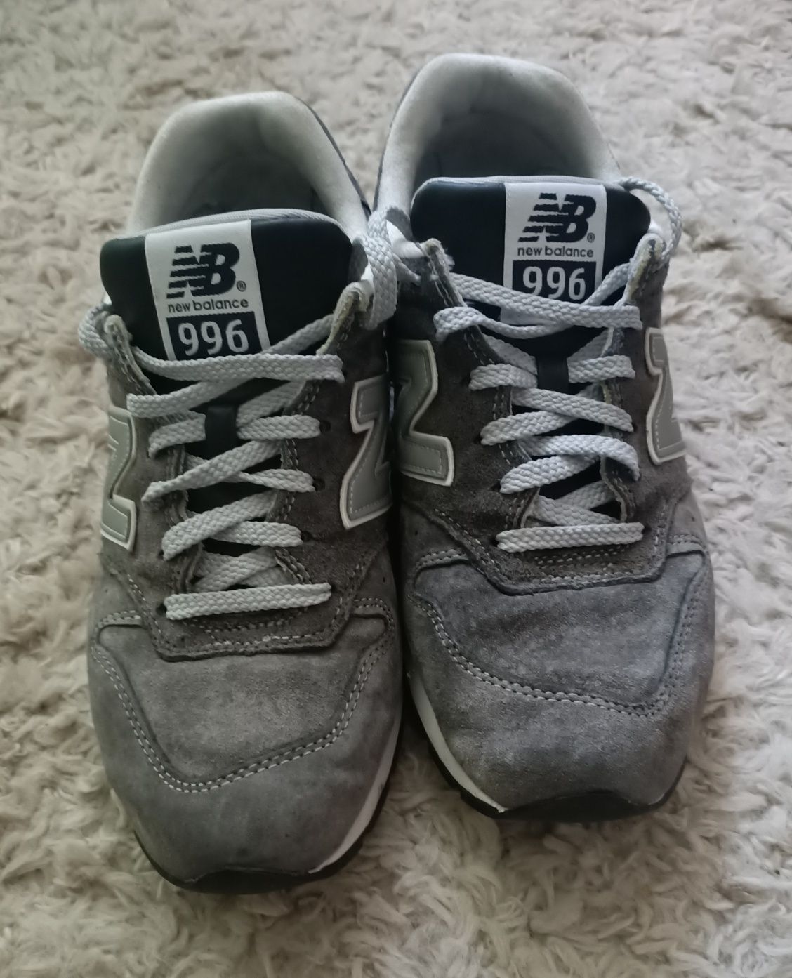 Buty sportowe unisex firmy New Balance.