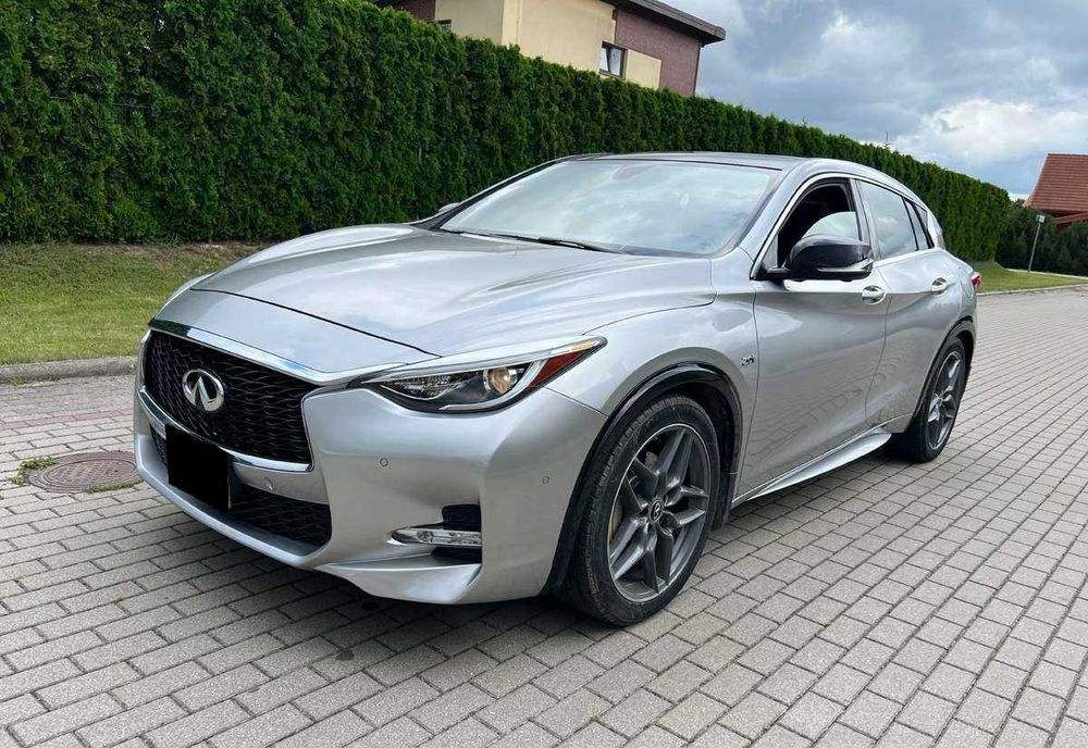 Infiniti QX30 2017 року