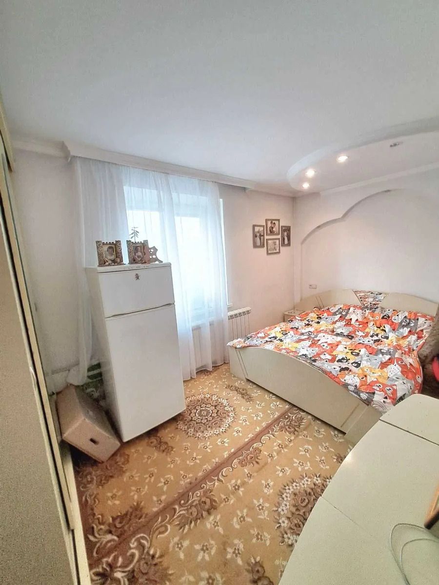 Продам 3-и к/к 76 м2 в елітному будинку з закритим двором в центрі..