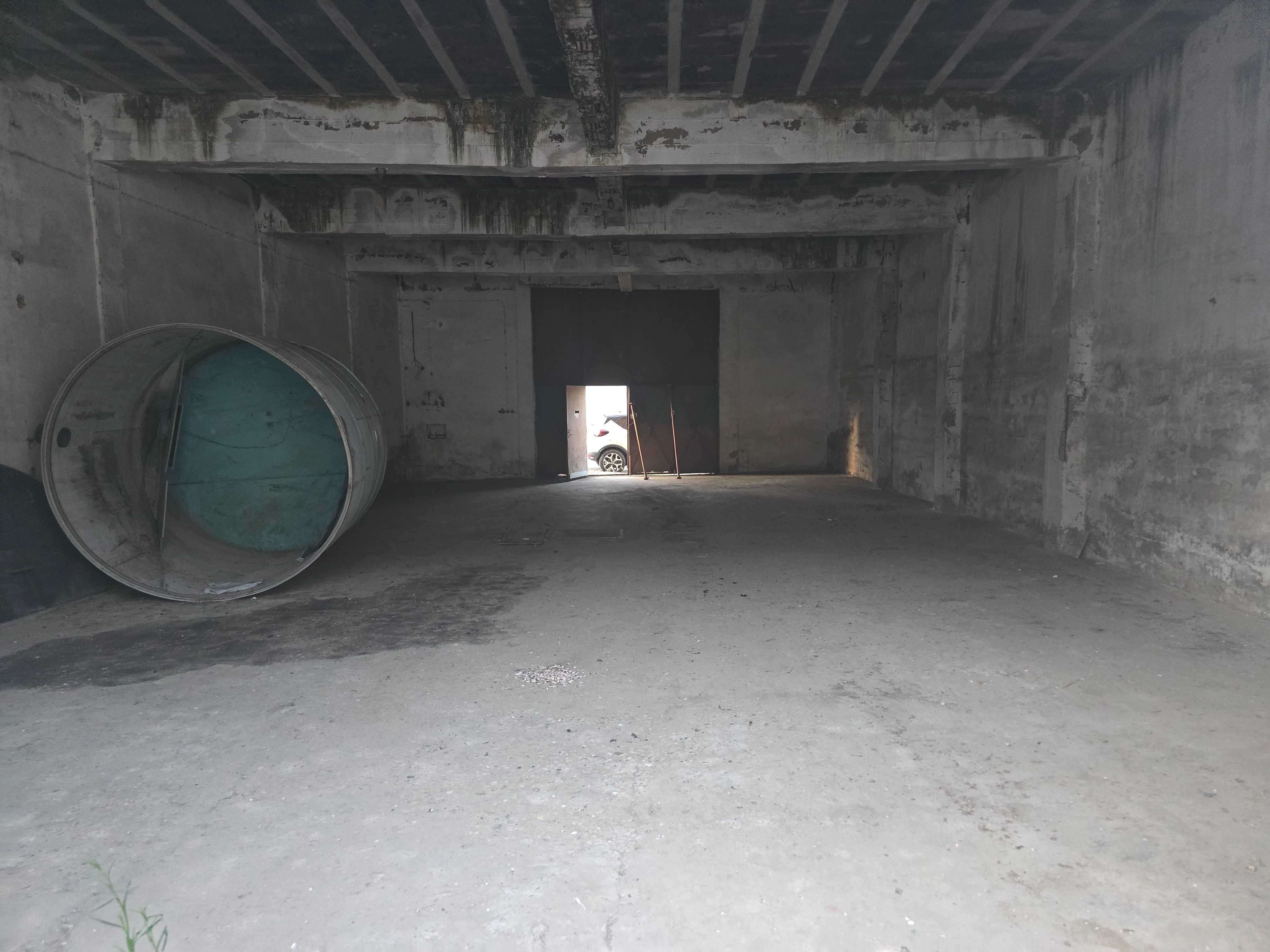 Armazém com anexo para venda em Beja