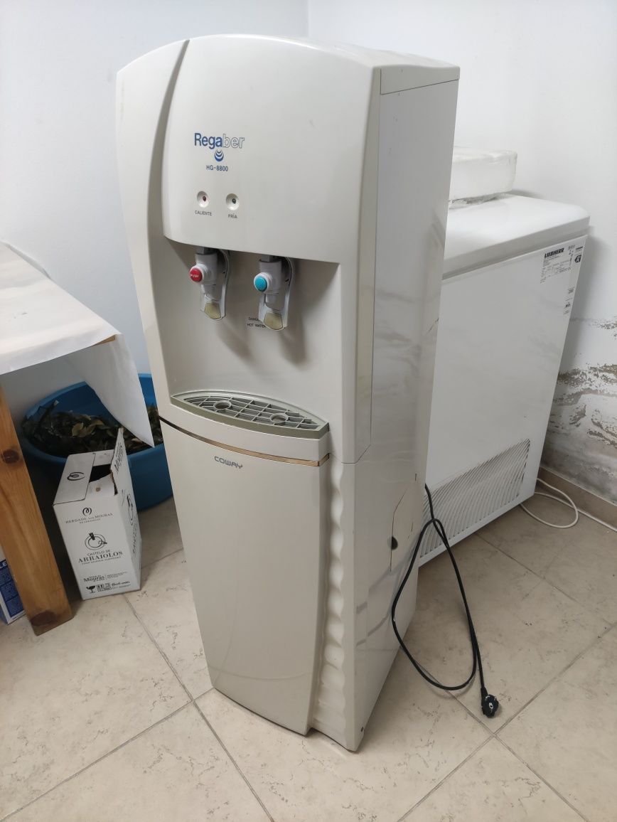 Dispensador água filtrada, fria e quente, marca Coway