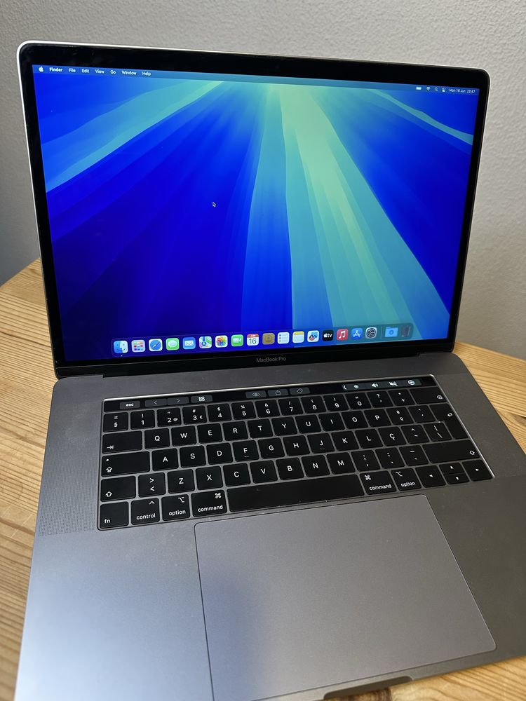 Macbook Pro 15" 2018 i7 | 16GB | 256GB imaculado