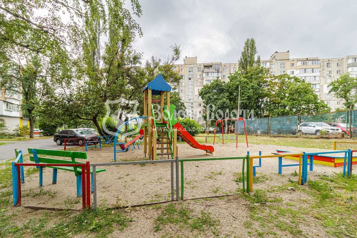 Квартира, 2к. Під ремонт. Мілютенка, 26, Лісовий м-в, Деснянський р-н