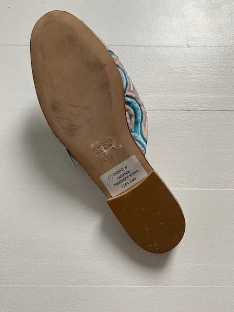 Eleganckie klapki z aplikacją