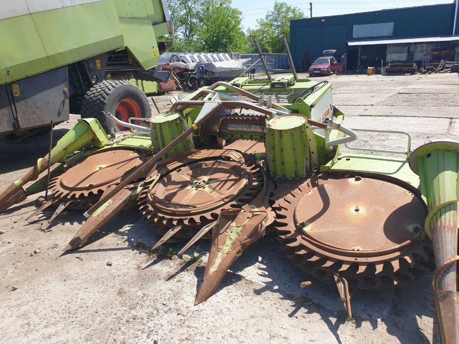 Продам жатку кукурузную Claas Ru-450