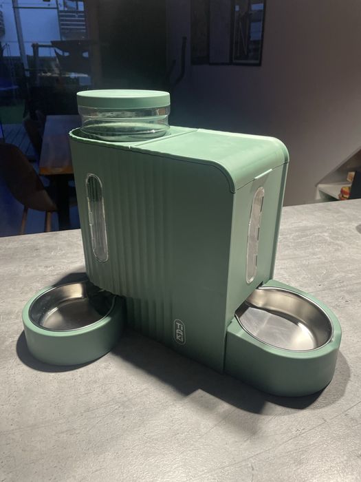 Automat do karmienia TIAKI plastik 1300 ml