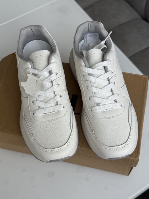 Кросівки білі натуральна шкіра 36-23,5см