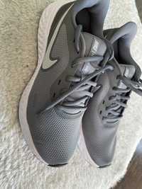 Nike 42,5 27 cm revolution nowe