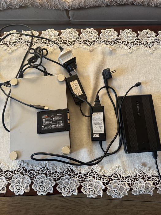 HDD SSD 1TB 250GB plus obudowy