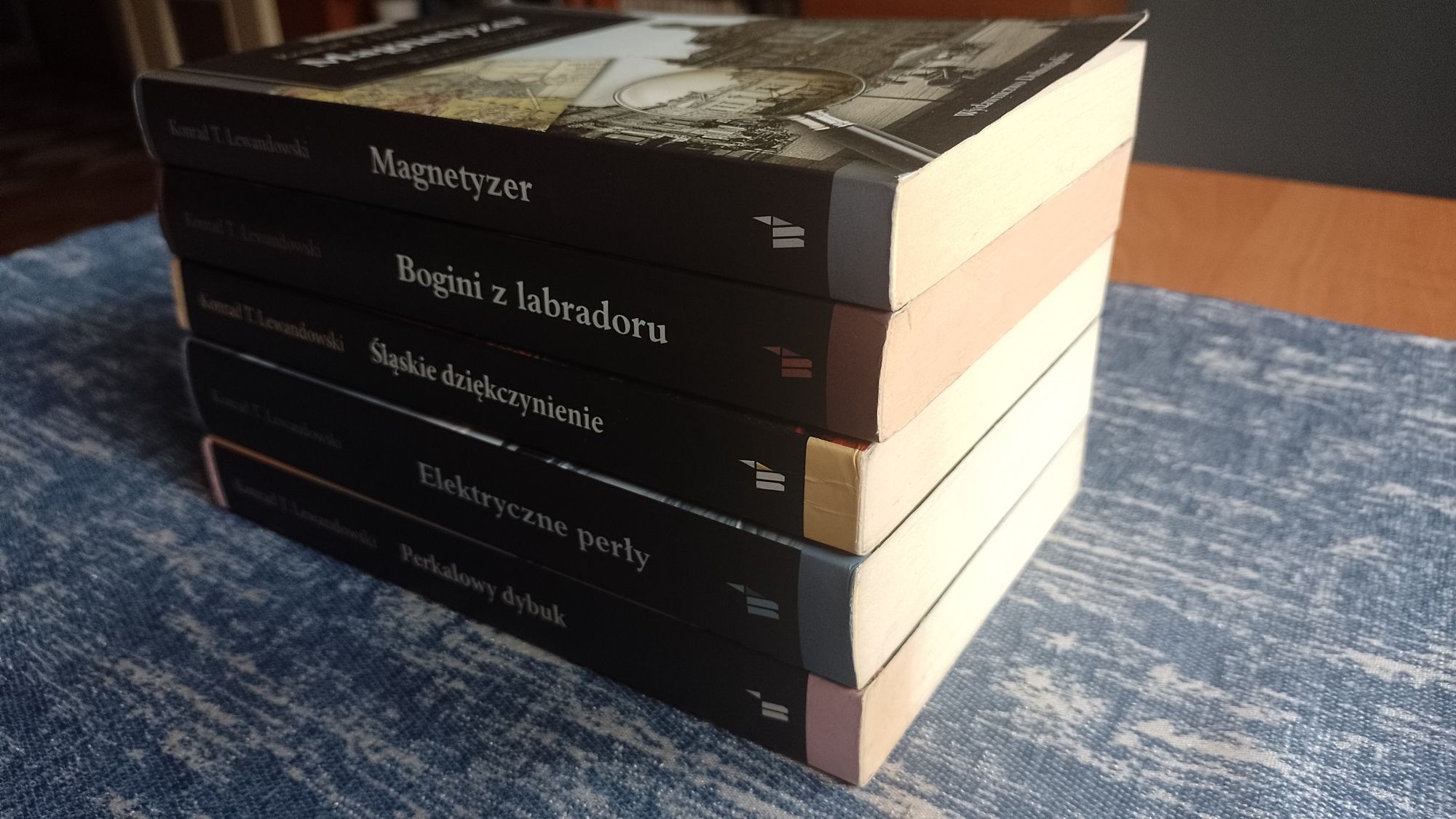 Konrad T. Lewandowski: Magnetyzer, Bogini z labradoru, Śląskie