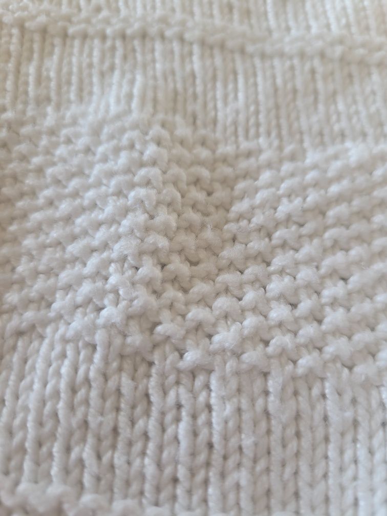 Biały sweter oversize boho handmade