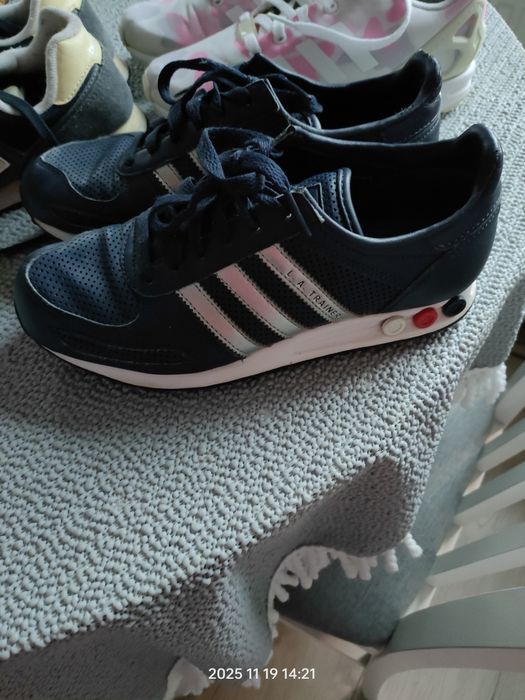 Oddam trzy pary butów