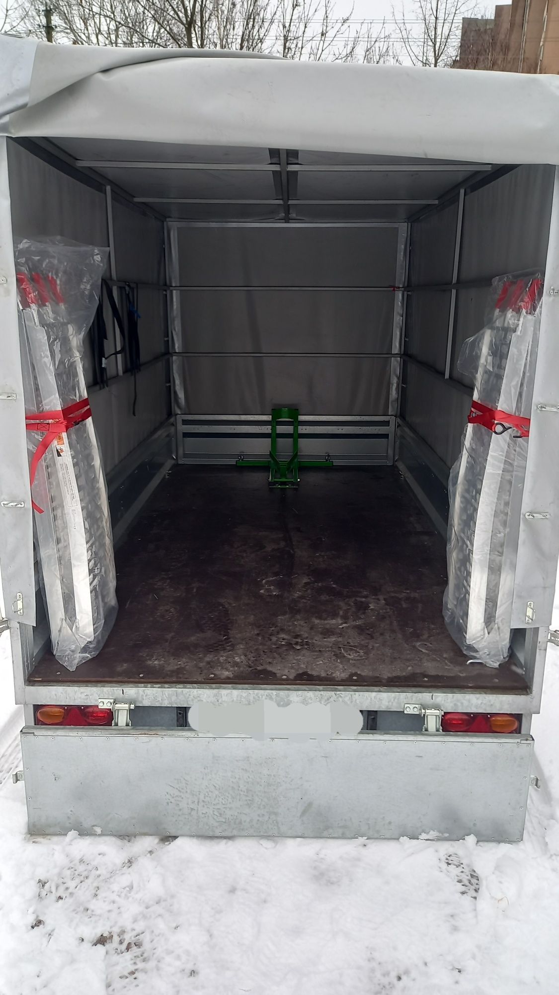 Wynajem przyczepa samochodowa transport quad najazdy stojak meble pasy