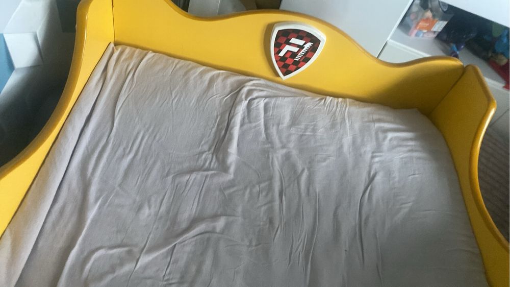 Łózko samochód chłopięce