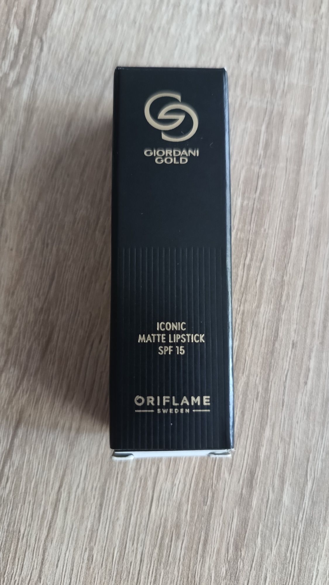 Matowa pomadka do ust Giordani Gold Iconic Matte