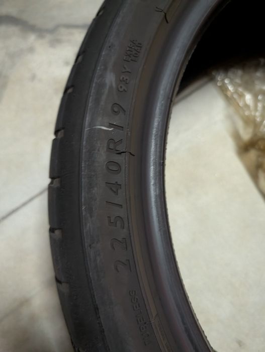 Dunlop 225 40 r19