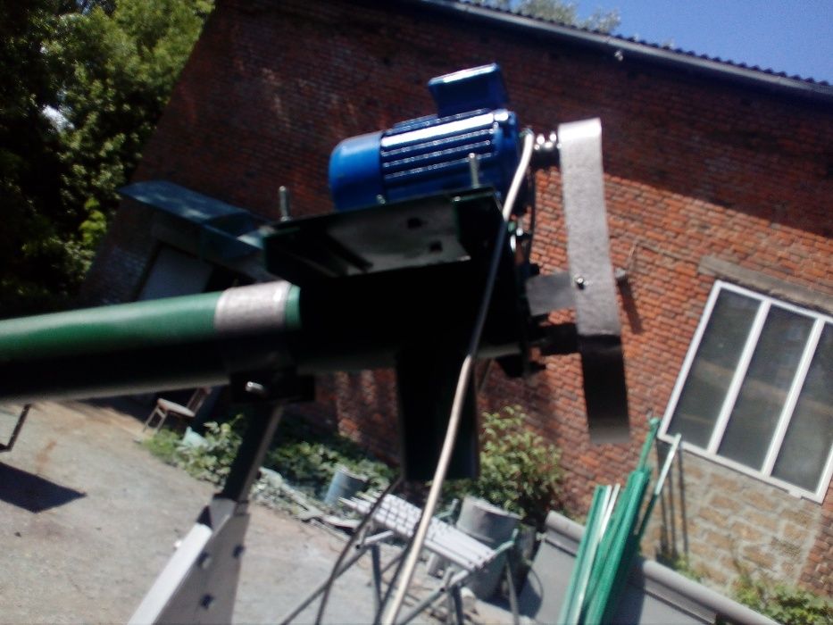 Шнековый погрузчик, конвейер, транспортер для зерна (зернопогрузчик).