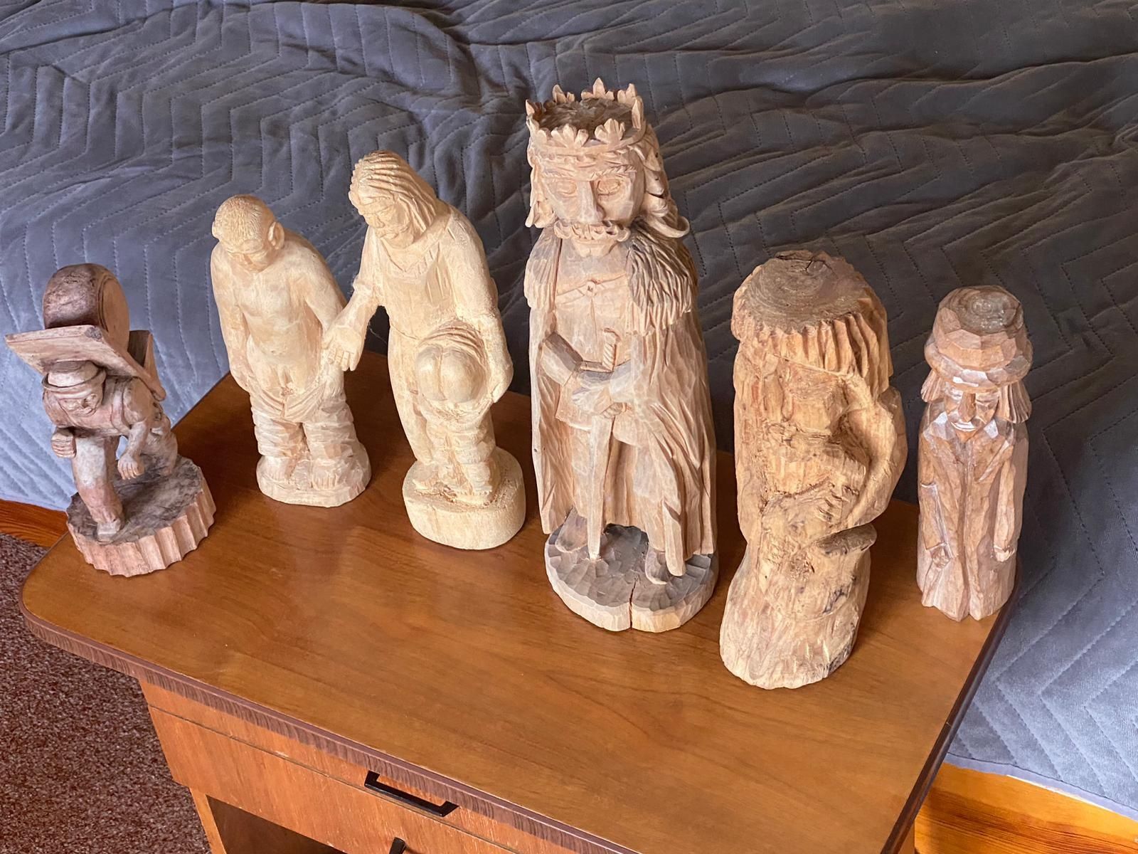 Figurki drewniane rzeźby Chrobry i inne