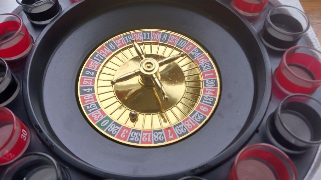 Продам настольную игру для взрослых "Пьяная Рулетка" Drinking Roulette