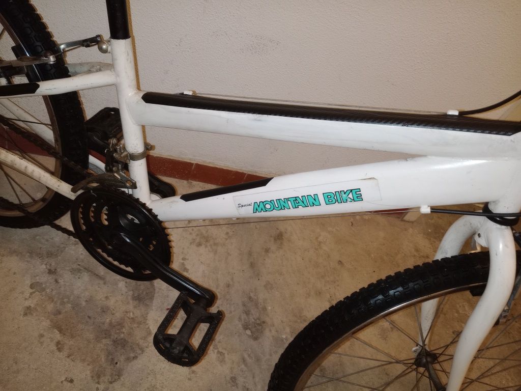 Bicicleta roda 24 35€; para desocupar pegar e andar