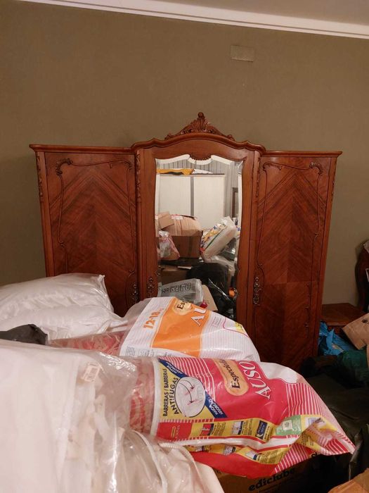 Mobília de quarto casal em madeira