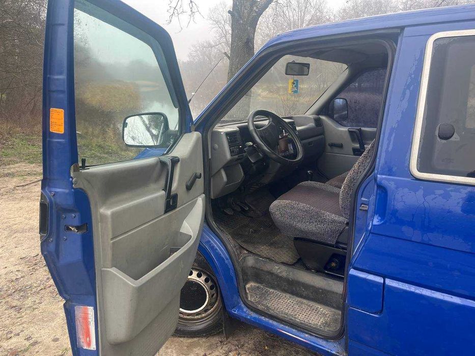 Volkswagen Transporter 1994 2.4 дизель довга база