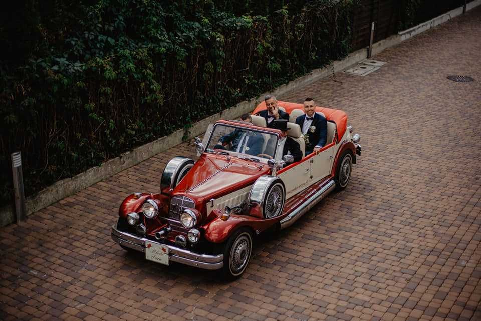 Auto samochód do ślubu limuzyna retro ford mustang cabrio mercedes