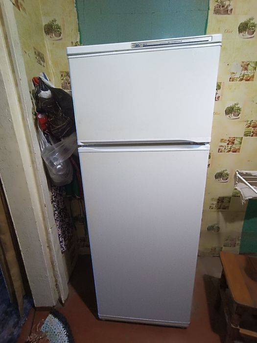 Продам холодильник Атлант ( не працює компресор)