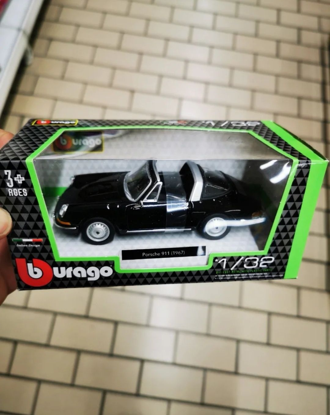 Porsche 911 '67 Burago 1/32