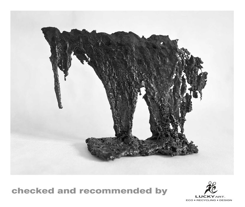 Futurystyczna rzeźba "Słoń" z koronki metalowej