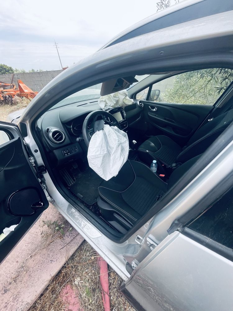 Renault clio IV salvado