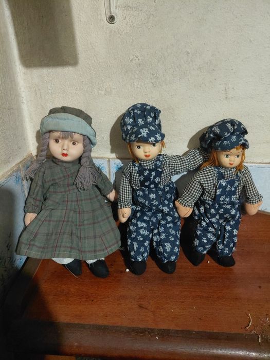 Conjunto de 3 Bonecas antigas de porcelana 10€