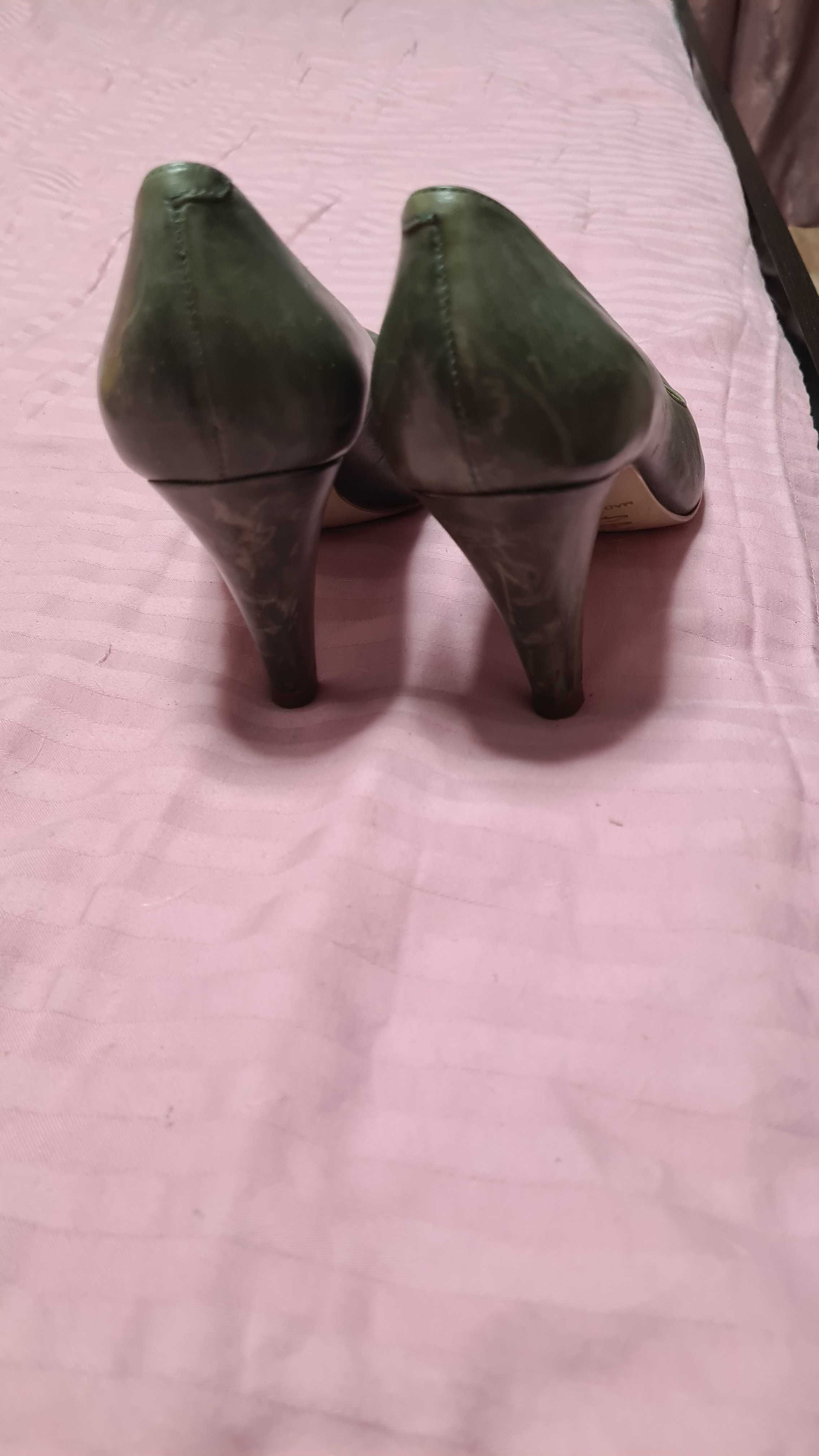 Продам кожаные туфли оливковые