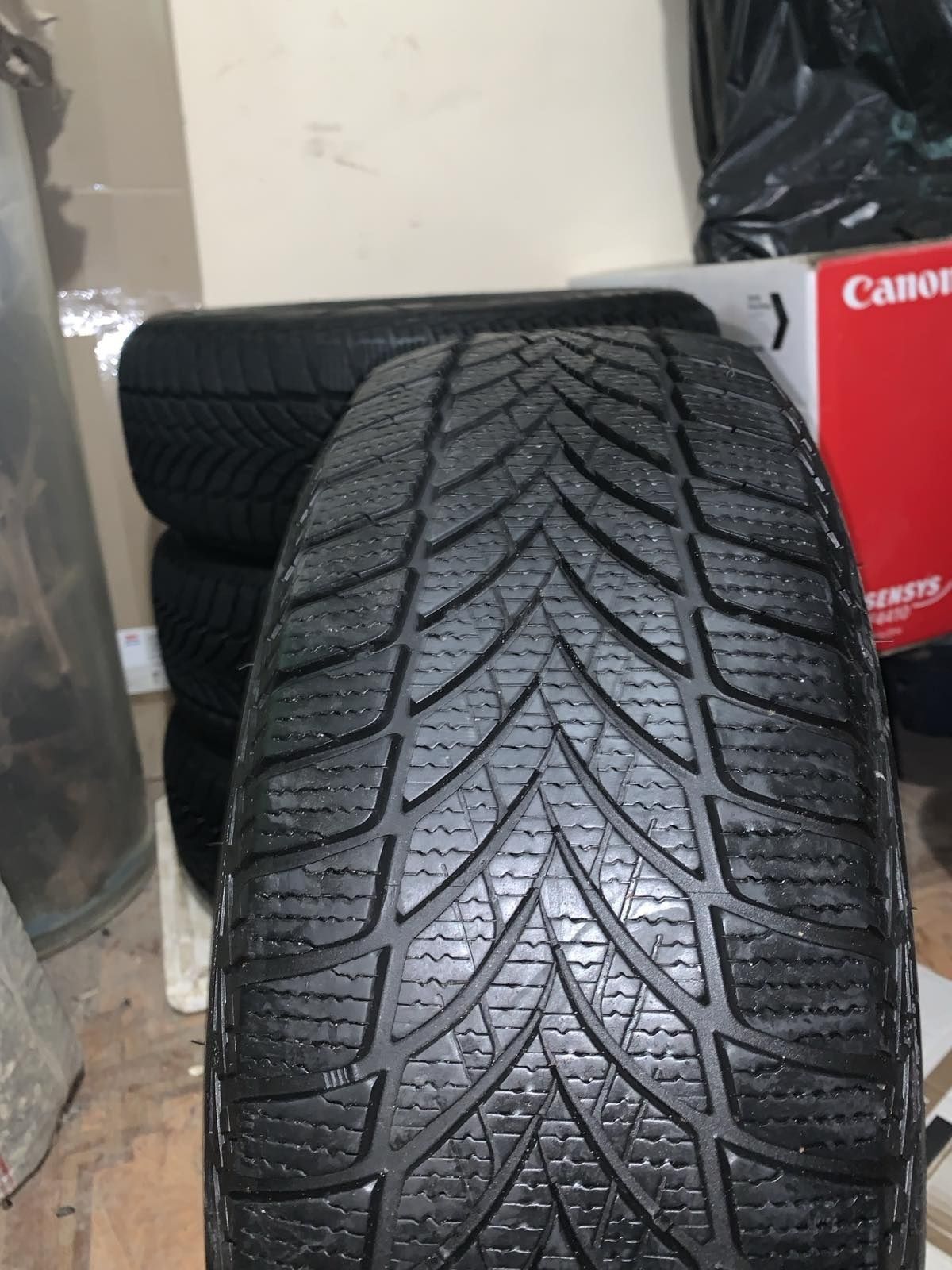 Шини GoodYear UltraGrip Ice 2, 195/60 R15. Резина.