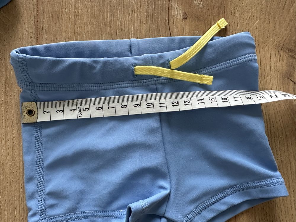 Komplet niemowlęcy kąpielowy koszulka i spodenki h&m